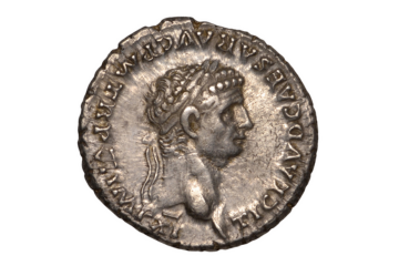 Metal detector hoard reaches £132,000 in London auction