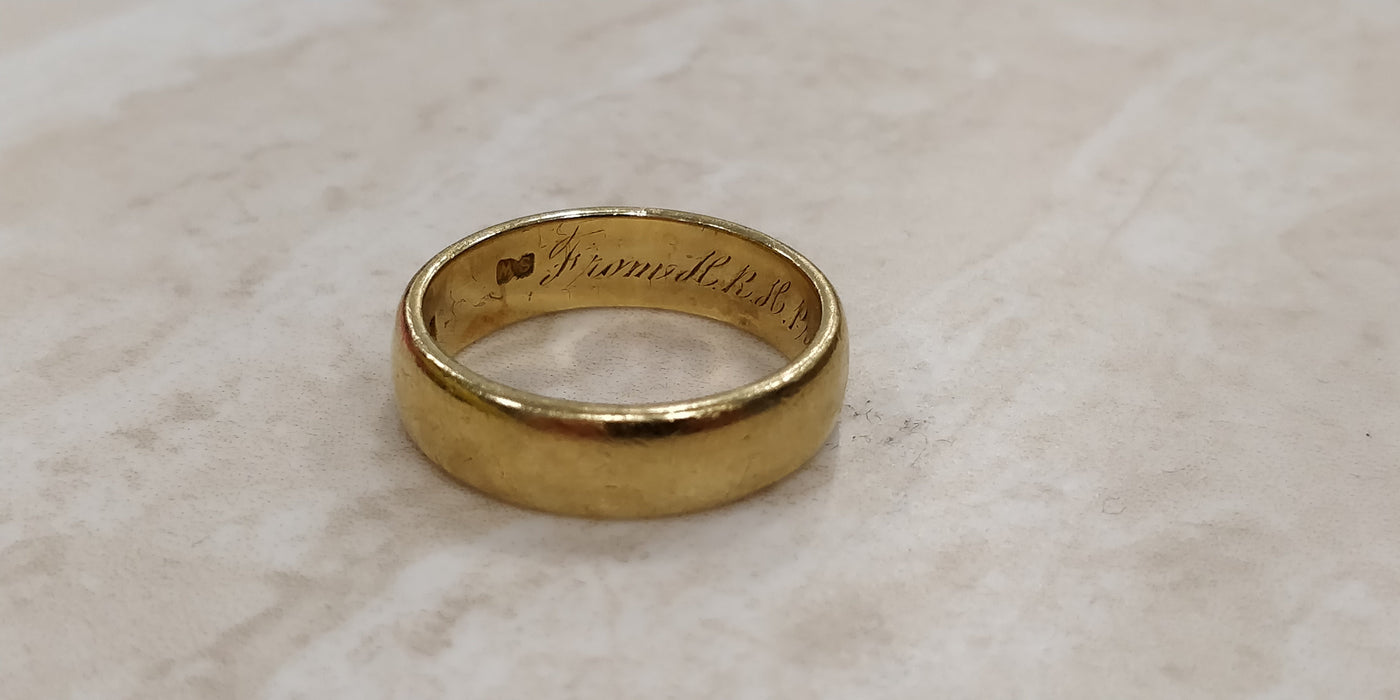 Queen Mary (Mary of Teck) gold ring Media 1 of 6