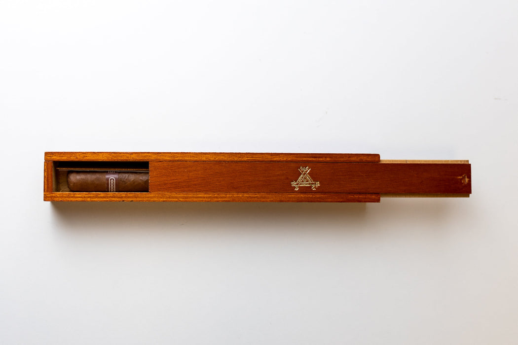 Fidel Castro personal cigar and signed case